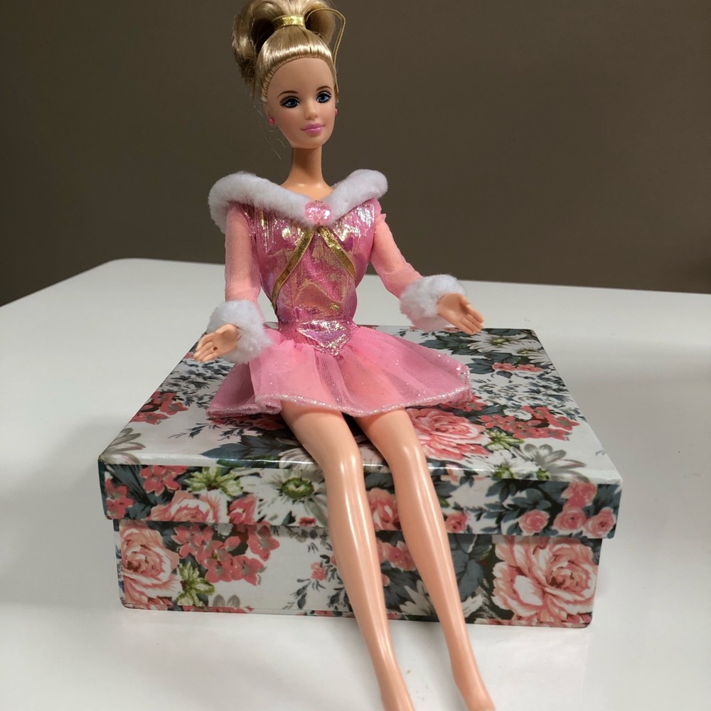 ⭐️Host Pick⭐️ - Jewel Skating Barbie - Picture 9 of 11